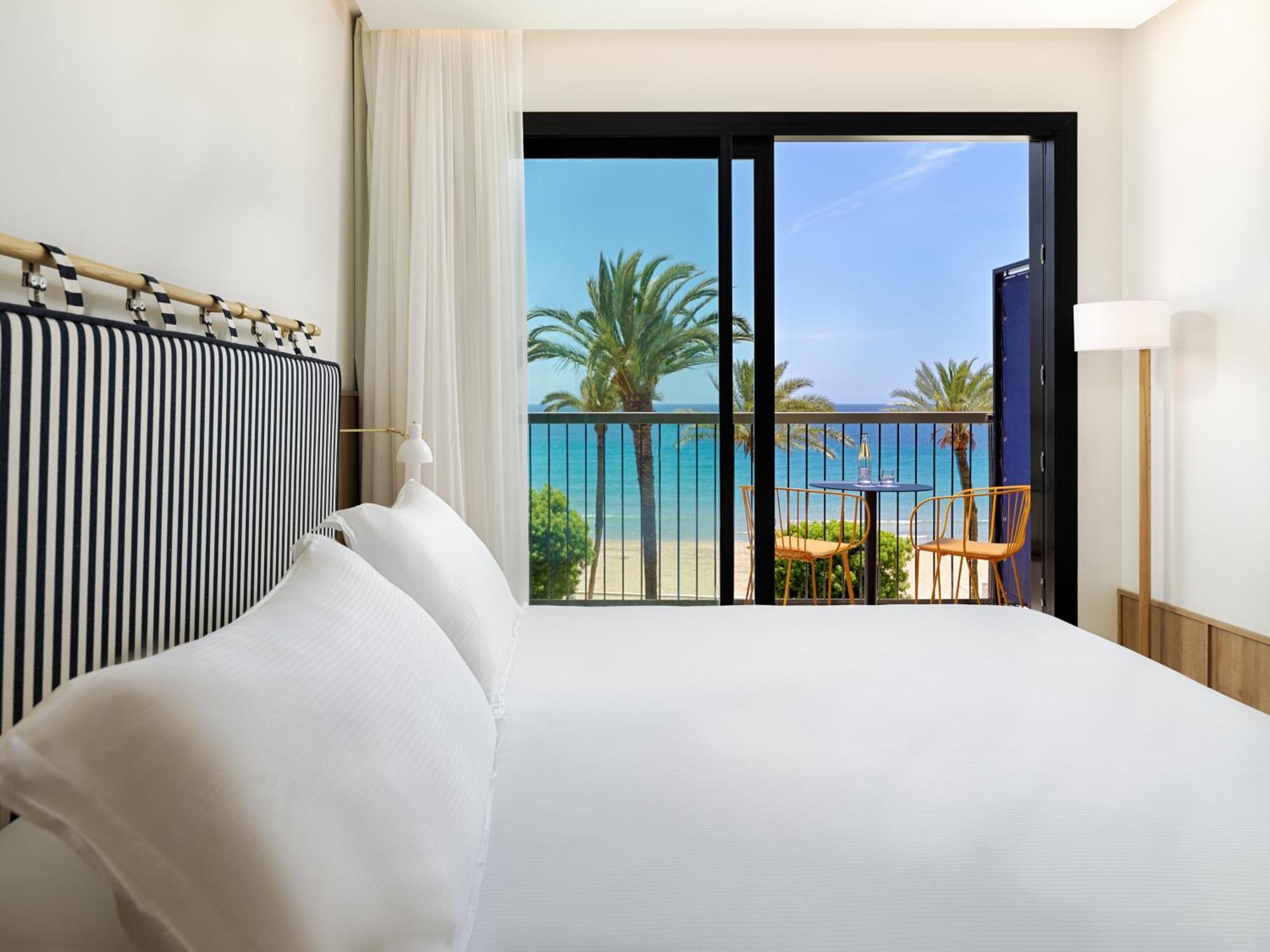 Habitación Clásica con terraza y vistas al mar (2 adultos)