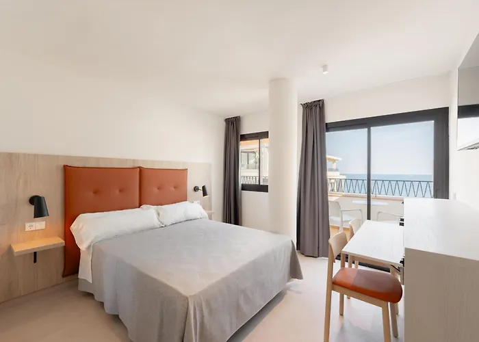 Hotel cerca del colegio: Estudios RH Sol