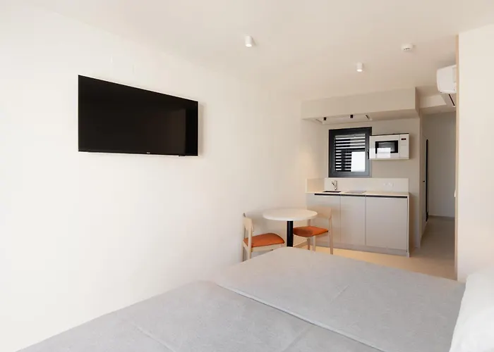 Hotel cerca del colegio: Estudios RH Sol